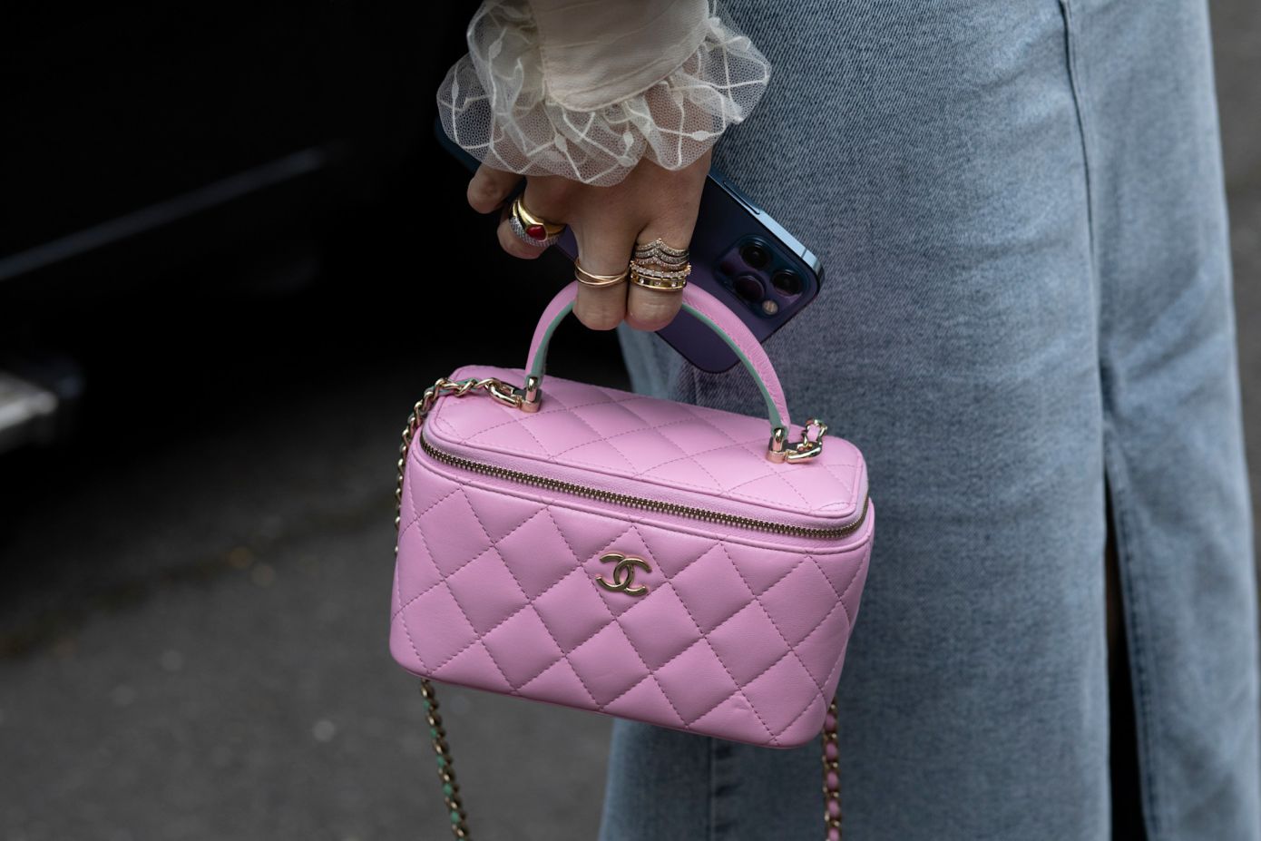 Tι χρώμα θα έχουν οι τσάντες μας φέτος;