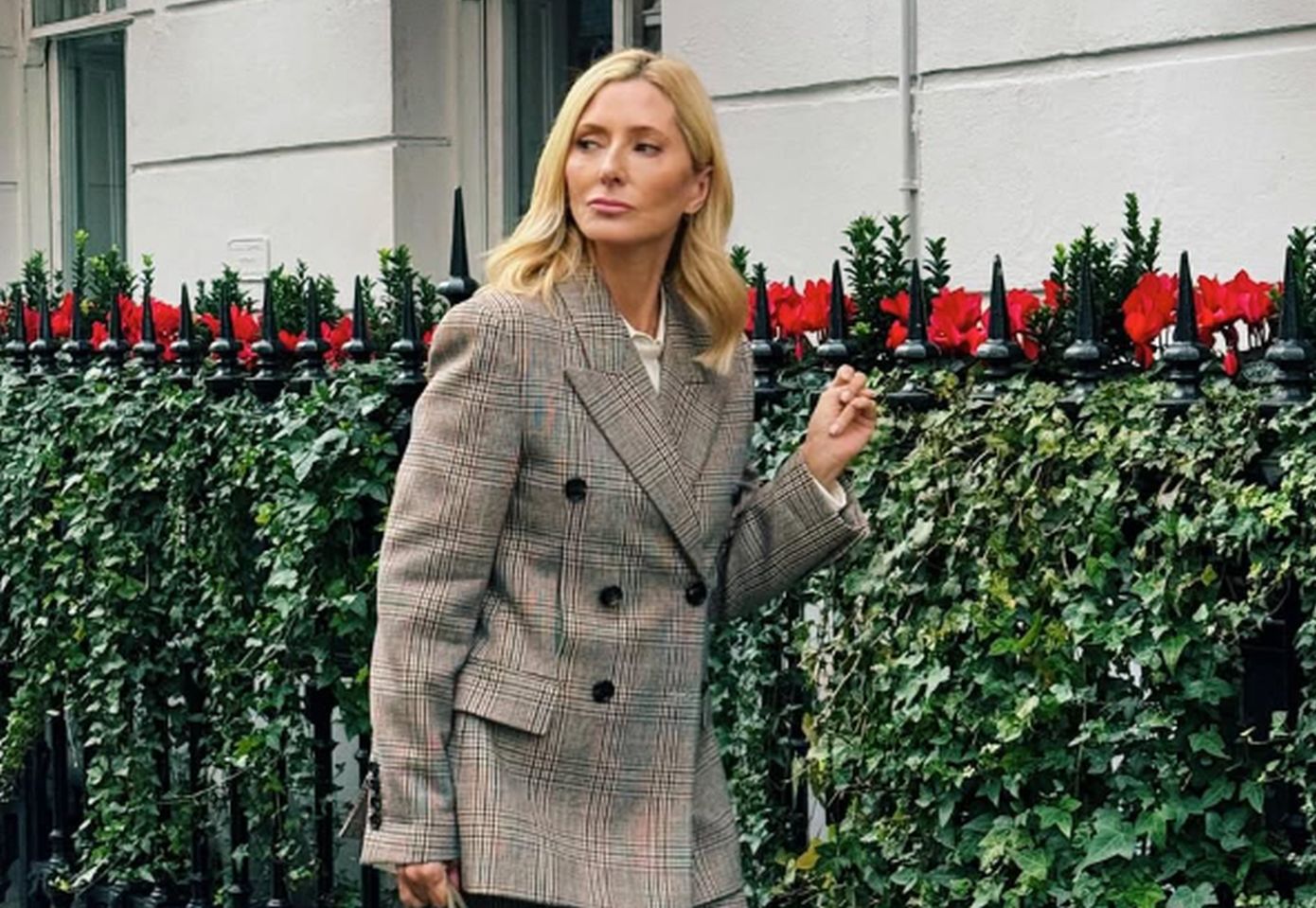 Το casual look της Marie Chantal απογειώνεται με μία Hermès Kelly bag-σύμβολο πολυτέλειας