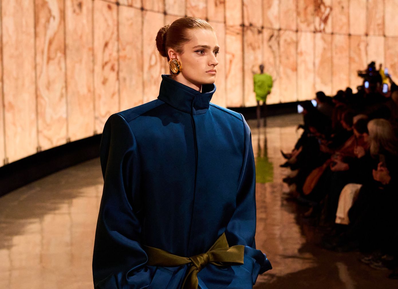 Τα 3 παλτό που δίνουν νέο χαρακτήρα στο στιλ του 2026