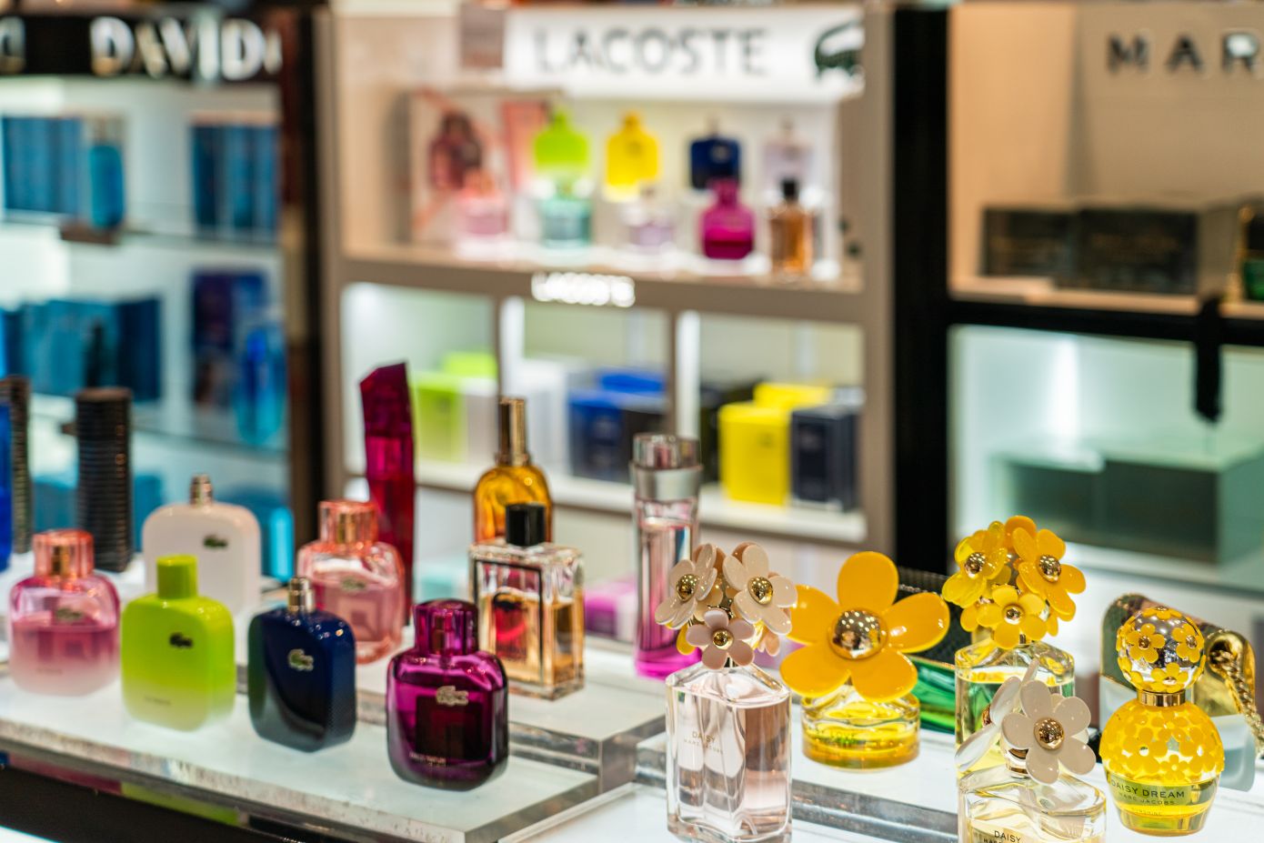 Οι 9 βασικές κατηγορίες αρωμάτων για να ανακαλύψετε ποιο σας αρέσει και σας ταιριάζει