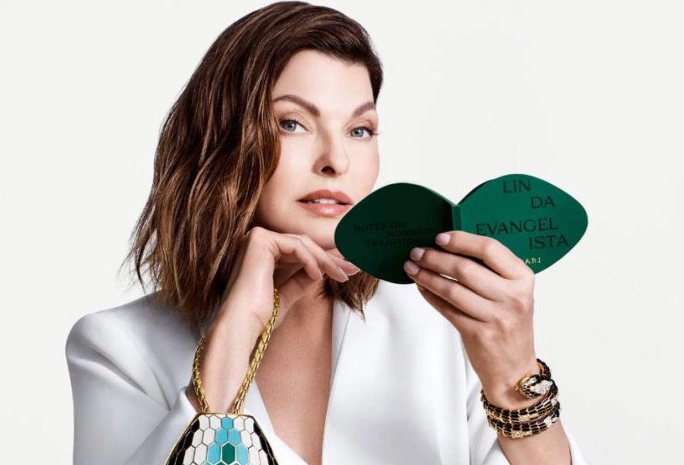 Οι τσάντες της Mary Katrantzou για τoν οίκο Bulgari δεν χωρούν επίτηδες κινητό