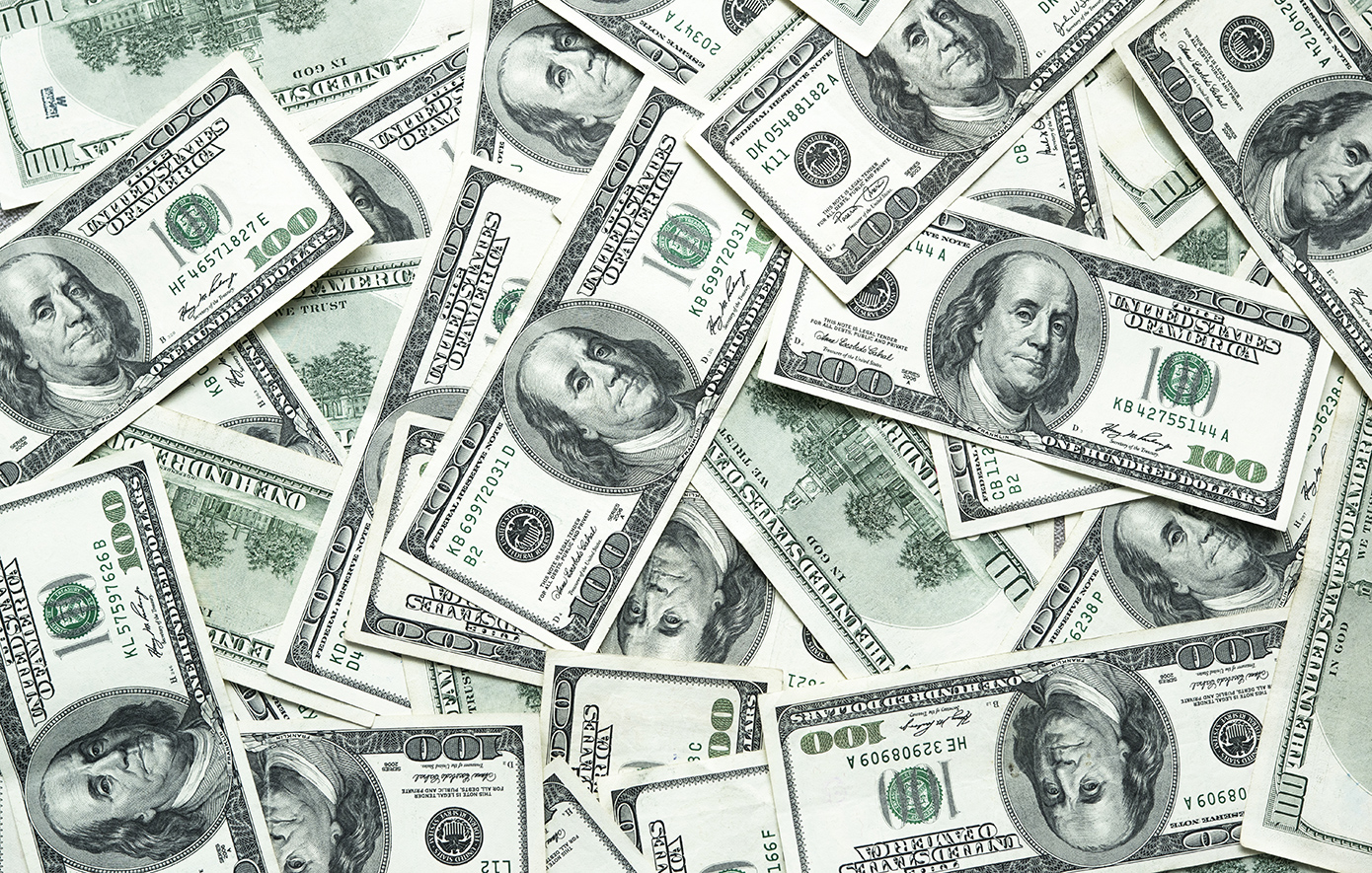 Διευρύνει τα κέρδη του το δολάριο &#8211; Η «επιμονή» του πληθωρισμού και το χάσμα στο εσωτερικό της Fed
