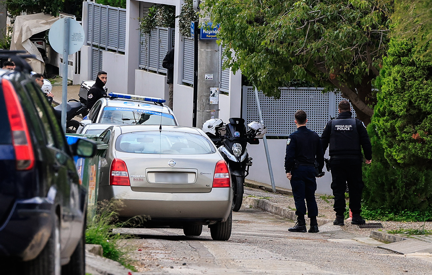 Ανατριχίλα προκαλεί η δράση του 46χρονου στη Γλυφάδα &#8211; Πώς κατέσφαξε τη μητέρα και τον πατέρα του με διαφορά 12 ετών