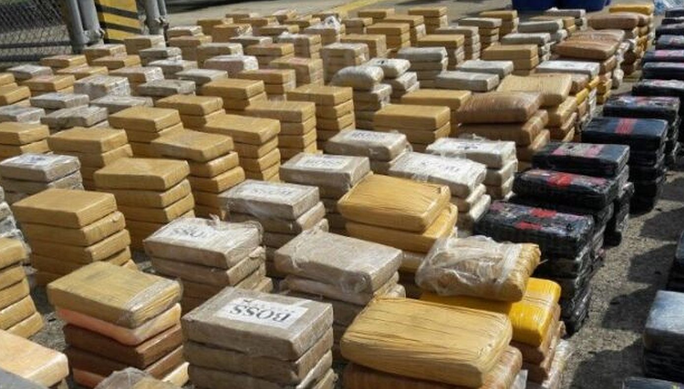 Παναμάς: Κατασχέθηκαν πάνω από πέντε τόνοι ναρκωτικών που μεταφέρονταν με πλεούμενο μετά από καταδίωξη