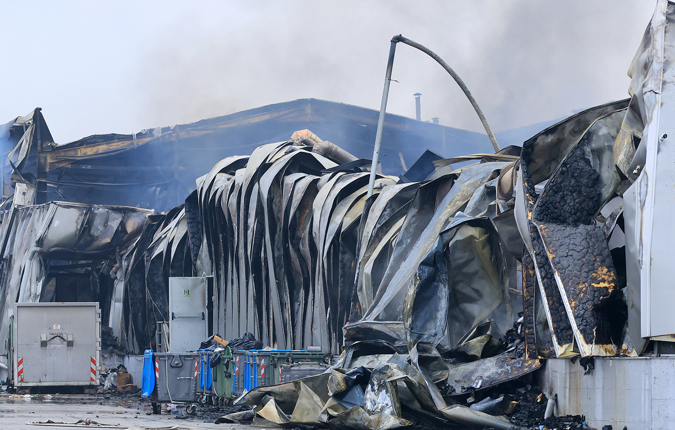 Από τη χαρά στην τραγωδία: «30 άτομα στη βάρδια αν δεν ήταν η κοπή της πίτας» &#8211; Καταστράφηκε το εργοστάσιο της Βιολάντα στα Τρίκαλα