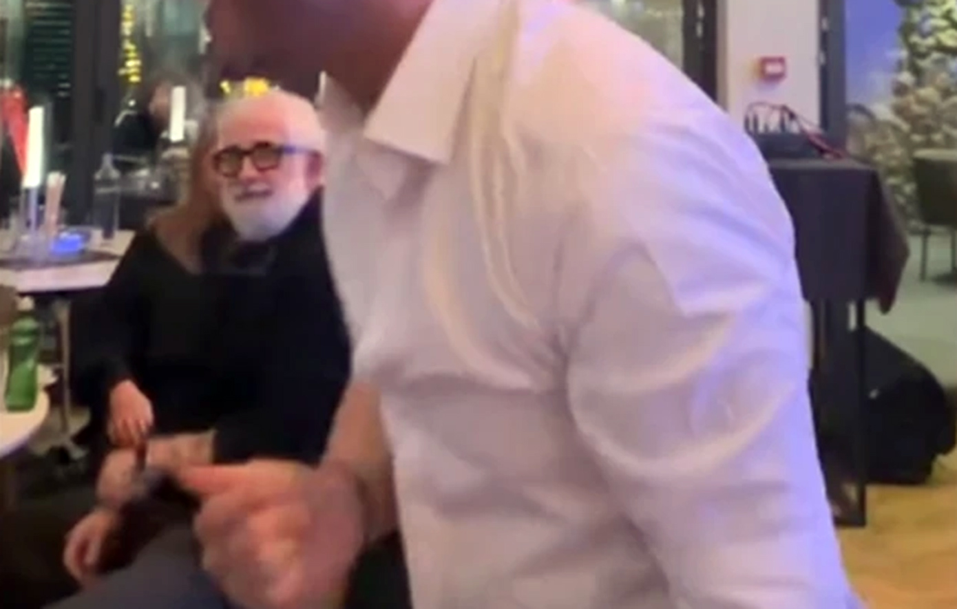 Ο Πέτρος Φιλιππίδης διασκέδασε στα γενέθλια του Μάνου Ιωάννου &#8211; Δείτε φωτογραφίες