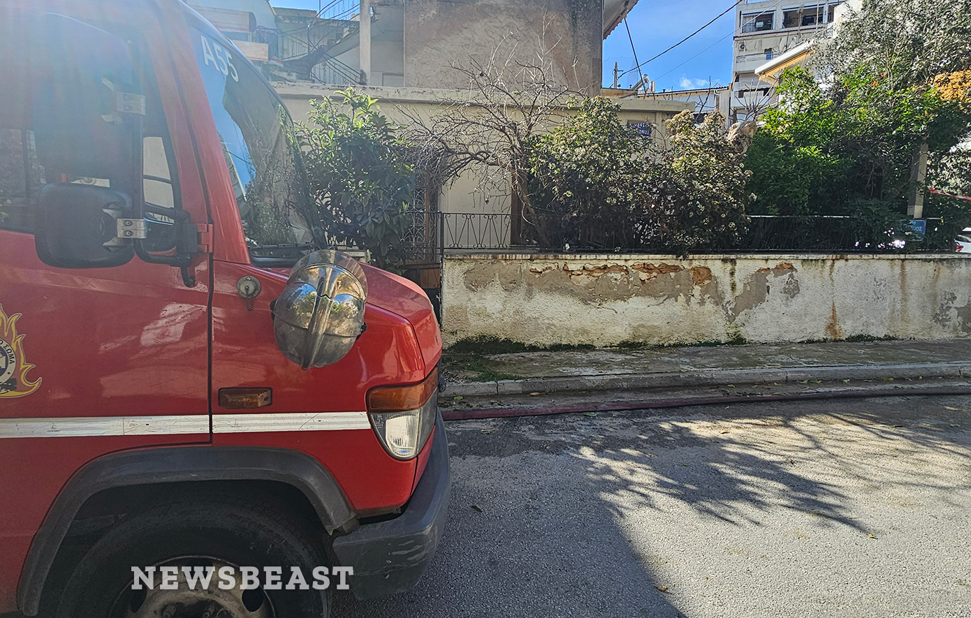 Φωτιά σε εγκαταλελειμμένο κτίριο στη Νίκαια