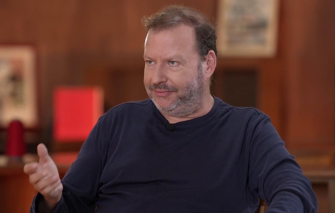 Λέων Γιοχάη: «Με πιάνει στρες όταν δεν βγάζω λεφτά  &#8211; Μιλάω με το ΑΙ δέκα ώρες την ημέρα»