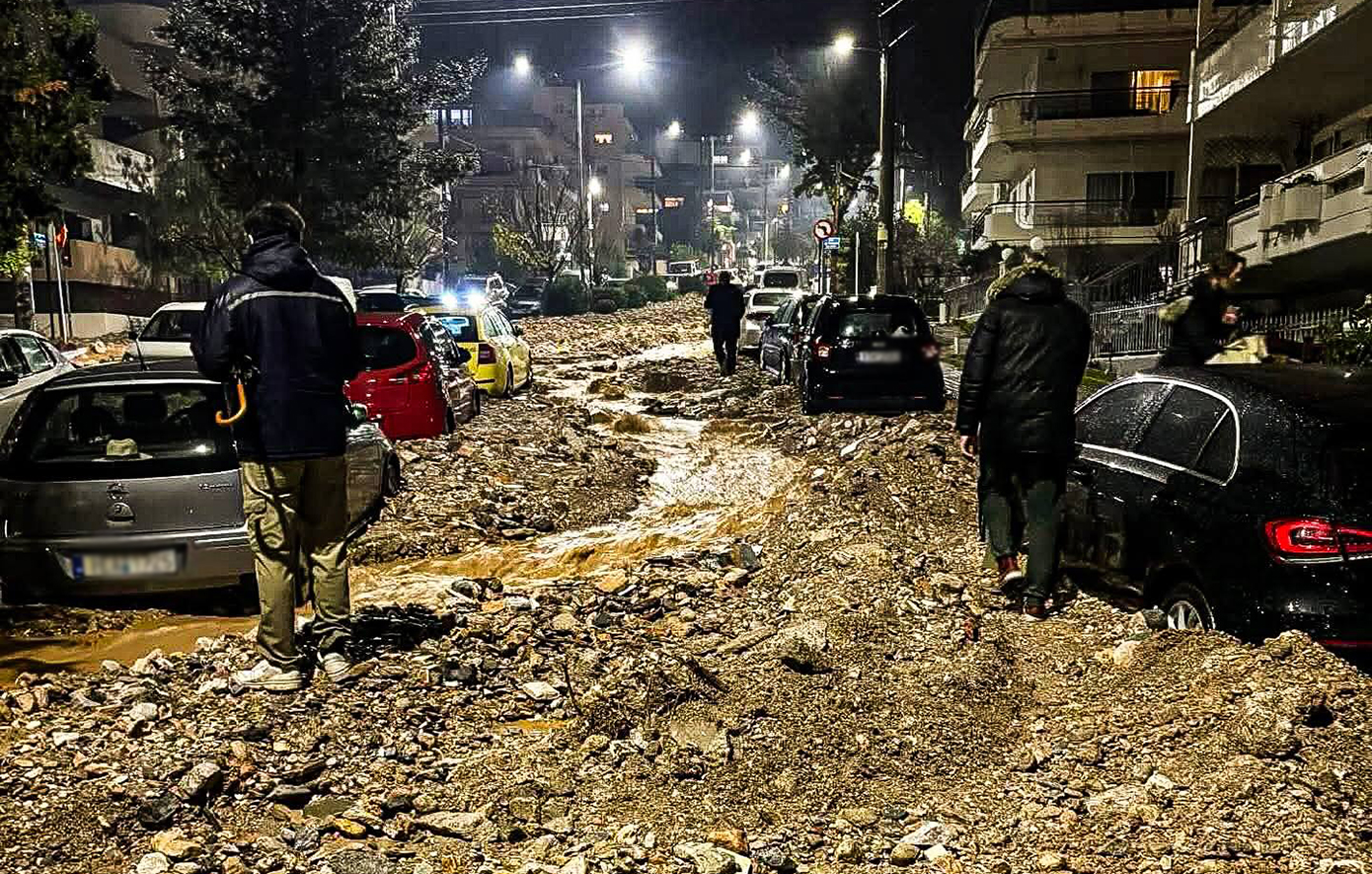 Καλλιάνος για Άνω Γλυφάδα: Για 40 χρόνια δεν έχει ξανασυμβεί κάτι αντίστοιχο εδώ – Οι φωτογραφίες που ανάρτησε