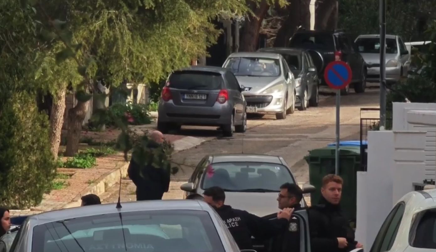 Στυγερό έγκλημα στη Γλυφάδα: Νεκρός άνδρας σε πορτ μπαγκάζ αυτοκινήτου &#8211; Συνελήφθη ο γιος, είχε σκοτώσει και τη μητέρα του