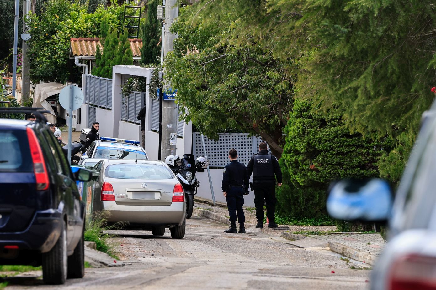 Άγρια πατροκτονία στη Γλυφάδα: «Το περιμέναμε να γίνει», λένε γείτονες &#8211; «Tο 2014 έσφαξε τη μητέρα του»