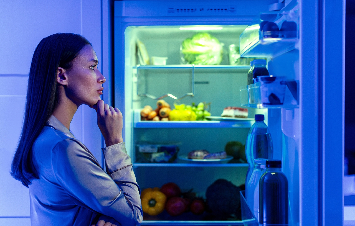 Γιατί οι νυχτερινές λιγούρες δεν είναι έλλειψη αυτοπειθαρχίας &#8211; Η ιστορία μιας γυναίκας που δεν μπορούσε να σταματήσει να τρώει τα βράδια και η λύση του προβλήματος