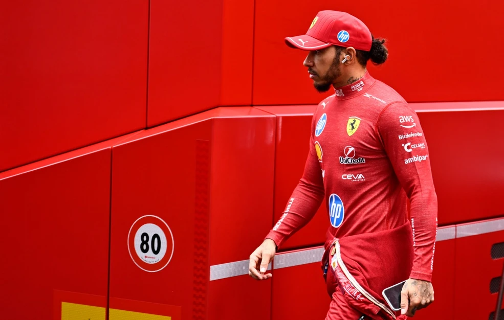 Η Ferrari αποκαλύπτει τα νέα μονοθέσια για Χάμιλτον και Λεκλέρ ενόψει της σεζόν 2026