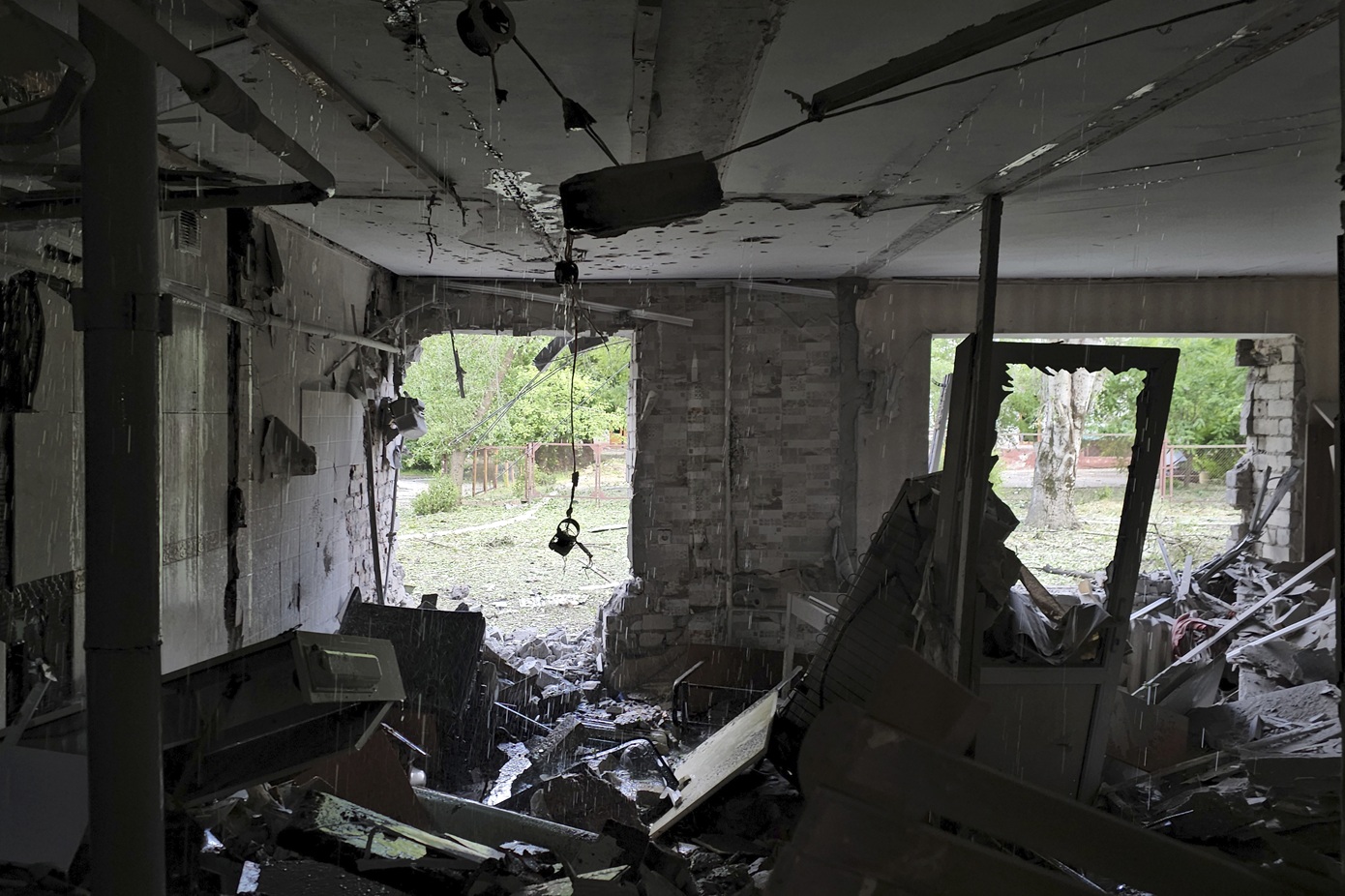 Το στρατιωτικό επιτελείο αρνείται ότι η επίθεση κατά του καφέ και του ξενοδοχείου στην Χερσώνα έγινε από τις ουκρανικές δυνάμεις