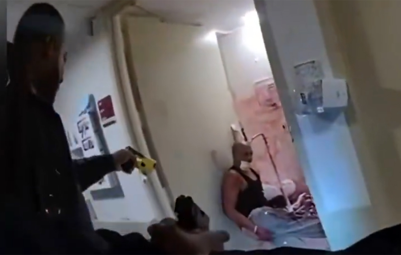 Σκηνές χάους: Κάμερα σώματος κατέγραψε τον θανάσιμο πυροβολισμό οπλισμένου με αυτοσχέδιο μαχαίρι ασθενούς μέσα σε νοσοκομείο