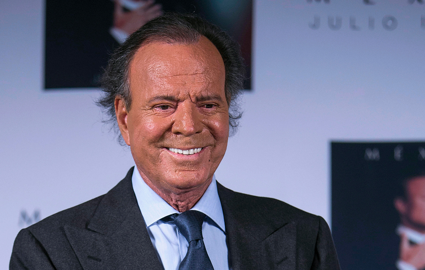 Ο Χούλιο Ιγκλέσιας στην αντεπίθεση: Δημοσιοποίησε προσωπικά μηνύματα των γυναικών που τον κατηγορούν για κακοποίηση