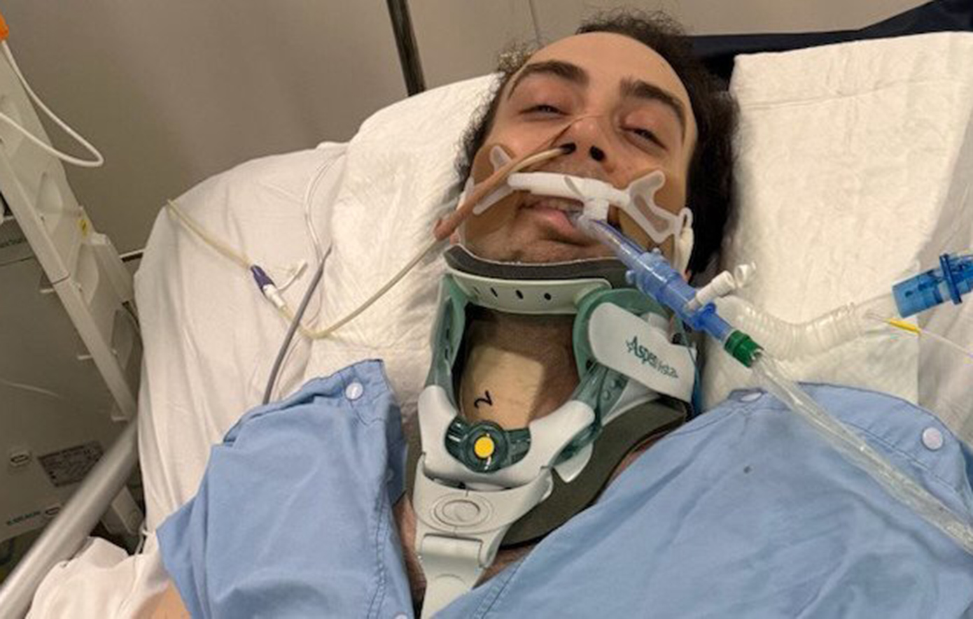 Δράμα για 28χρονο Έλληνα που έκανε διακοπές στην Αυστραλία &#8211; Χτύπησε στο κολύμπι και κινδυνεύει με τετραπληγία