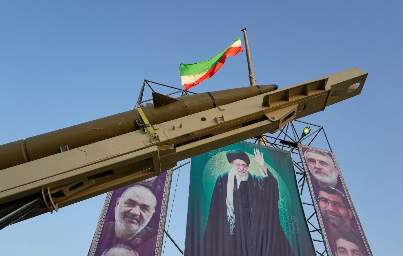 Η Τεχεράνη προειδοποιεί τον Τραμπ: Αν παρέμβετε στρατιωτικά, θα απαντήσουμε &#8211; Συνεχίζεται η διακοπή του ίντερνετ στο Ιράν