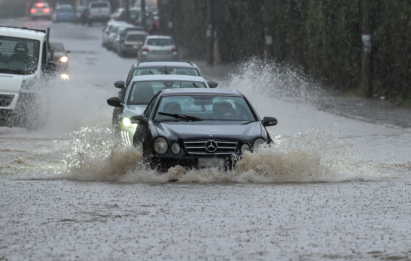 Κακοκαιρία: «Κόκκινος συναγερμός» στη Βόρεια Ελλάδα, ισχυρές βροχές, καταιγίδες και θυελλώδεις άνεμοι &#8211; Θα πληγεί και η Αττική