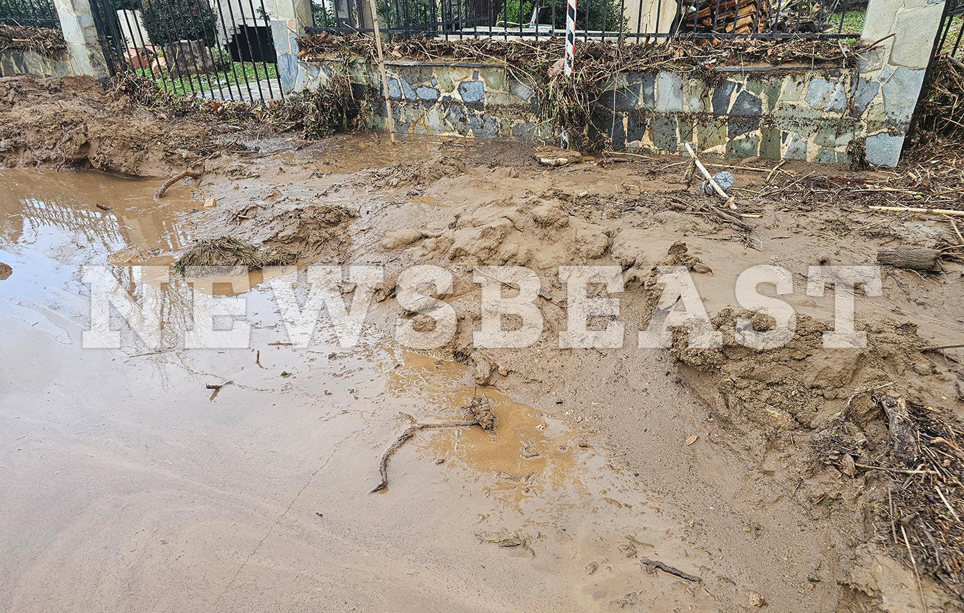 Εικόνες καταστροφής στον Κάλαμο &#8211; Ποτάμια οι δρόμοι και πλημμυρισμένα σπίτια, εγκλωβίστηκαν οι κάτοικοι