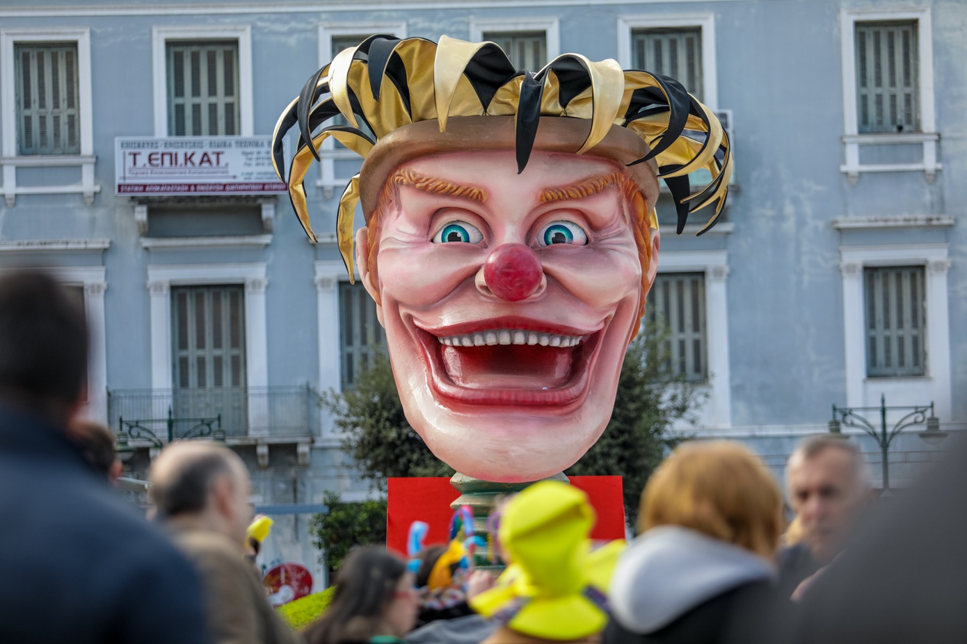 Πατρινό Καρναβάλι 2026: Δείτε βίντεο με την λαμπερή τελετή έναρξης – Πλήθος κόσμου στους δρόμους, ξέφρενο γλέντι