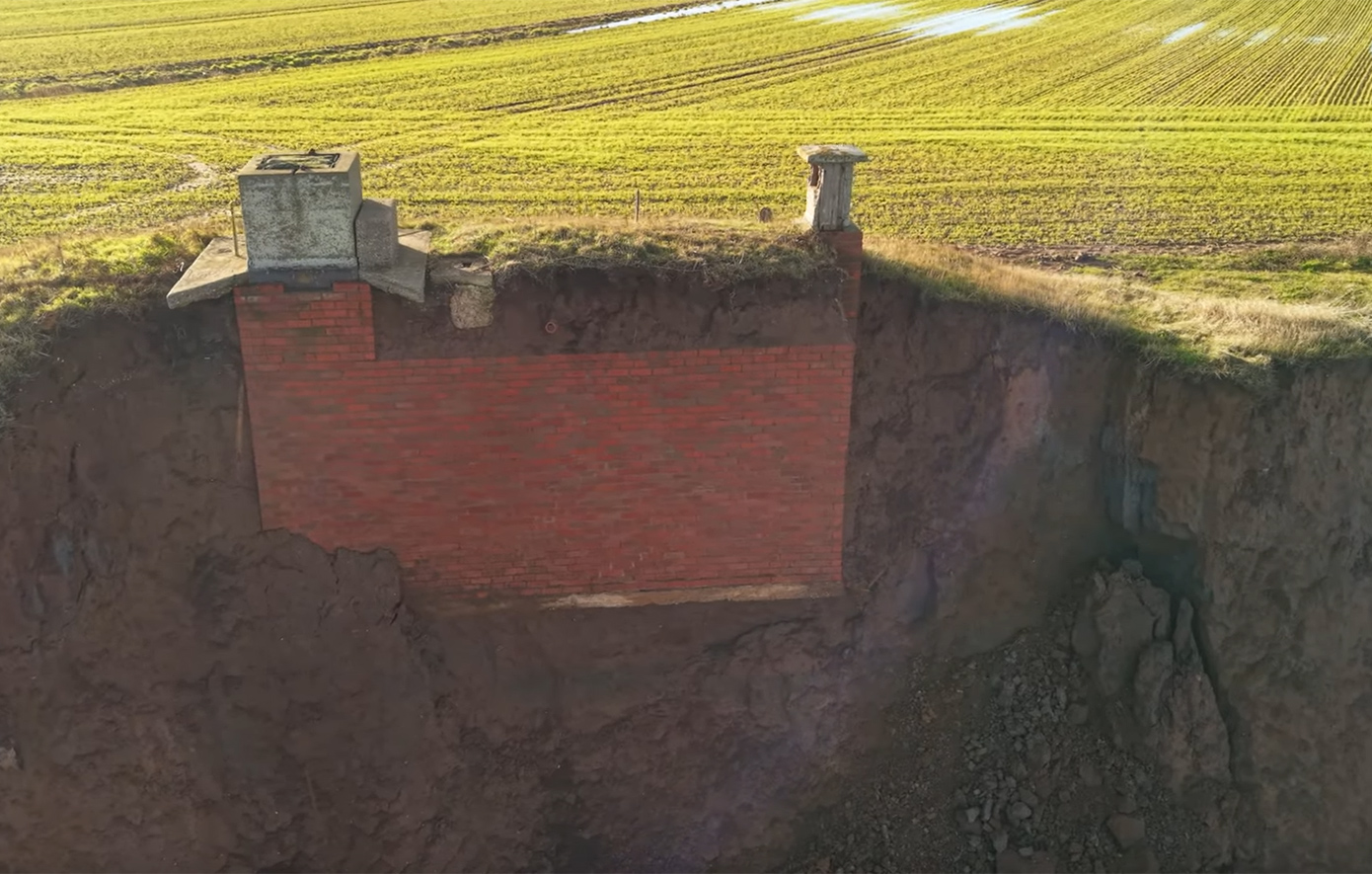 Πυρηνικό καταφύγιο του Ψυχρού Πολέμου στις ακτές της Βρετανίας έτοιμο να καταρρεύσει από τη διάβρωση