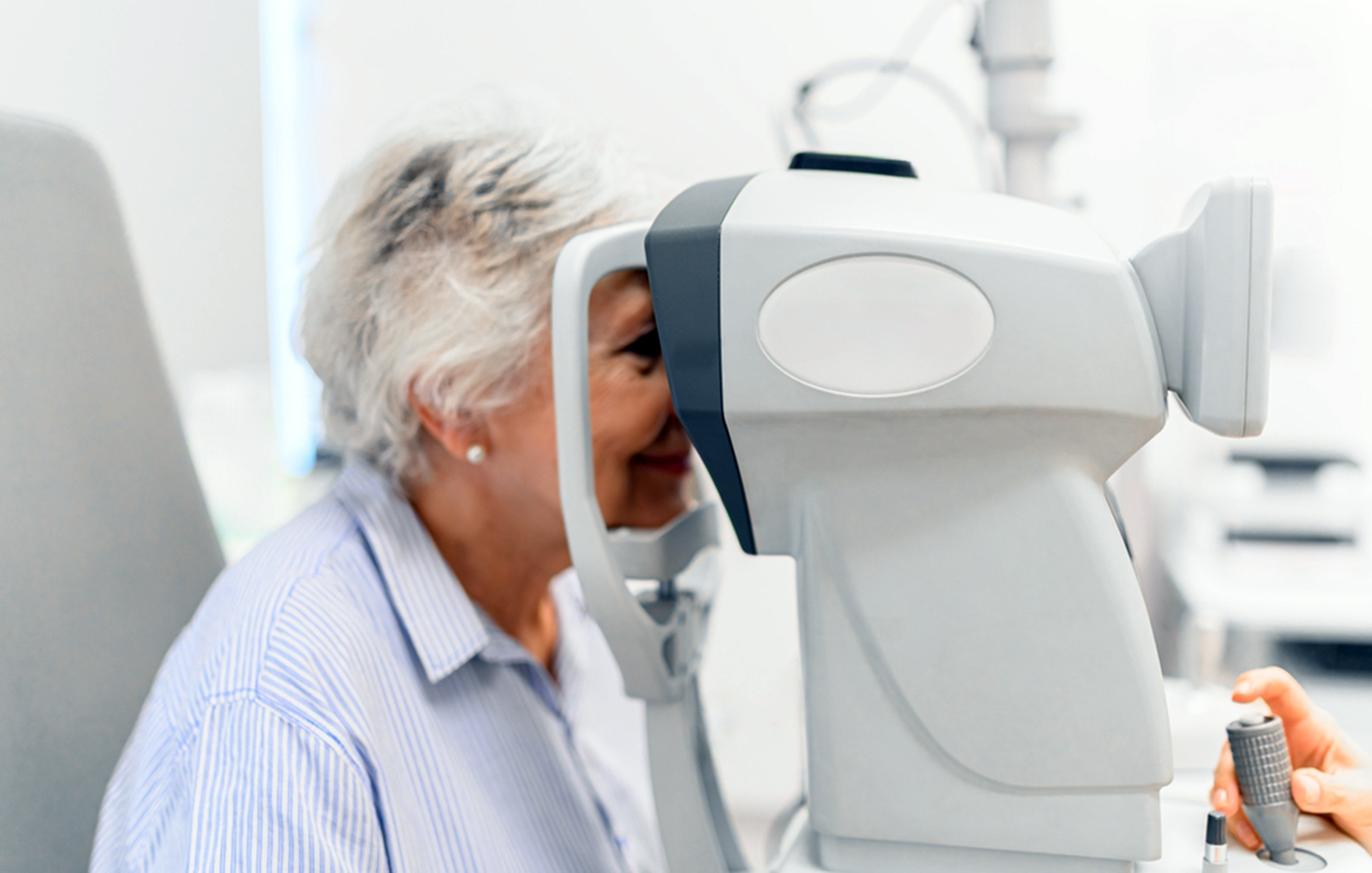 Πώς η επέμβαση για καταρράκτη διορθώνει τη μυωπία και άλλα διαθλαστικά προβλήματα