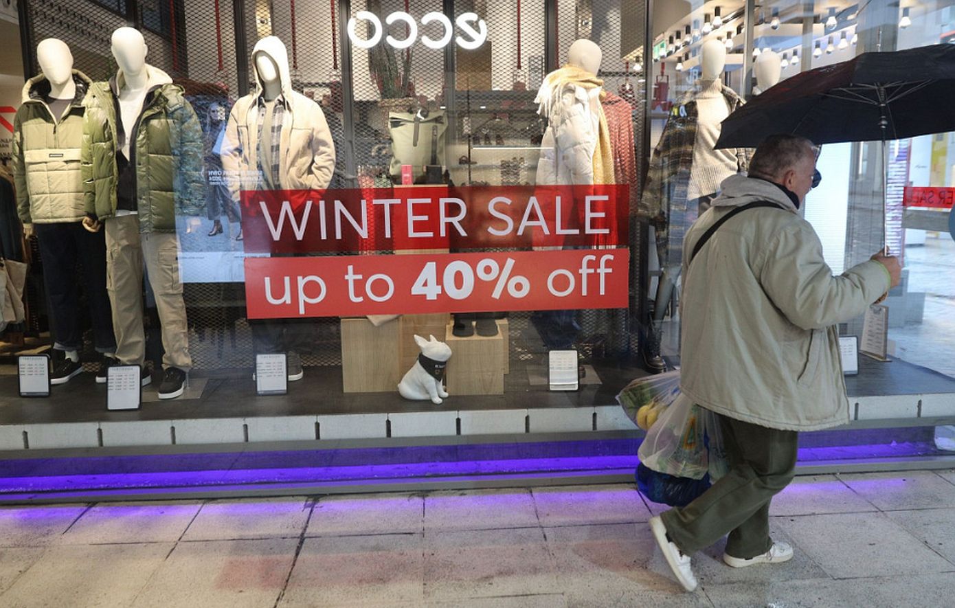 Χειμερινές εκπτώσεις 2026: Ανοιχτά την Κυριακή τα καταστήματα &#8211; Τι ώρα θα κλείσουν