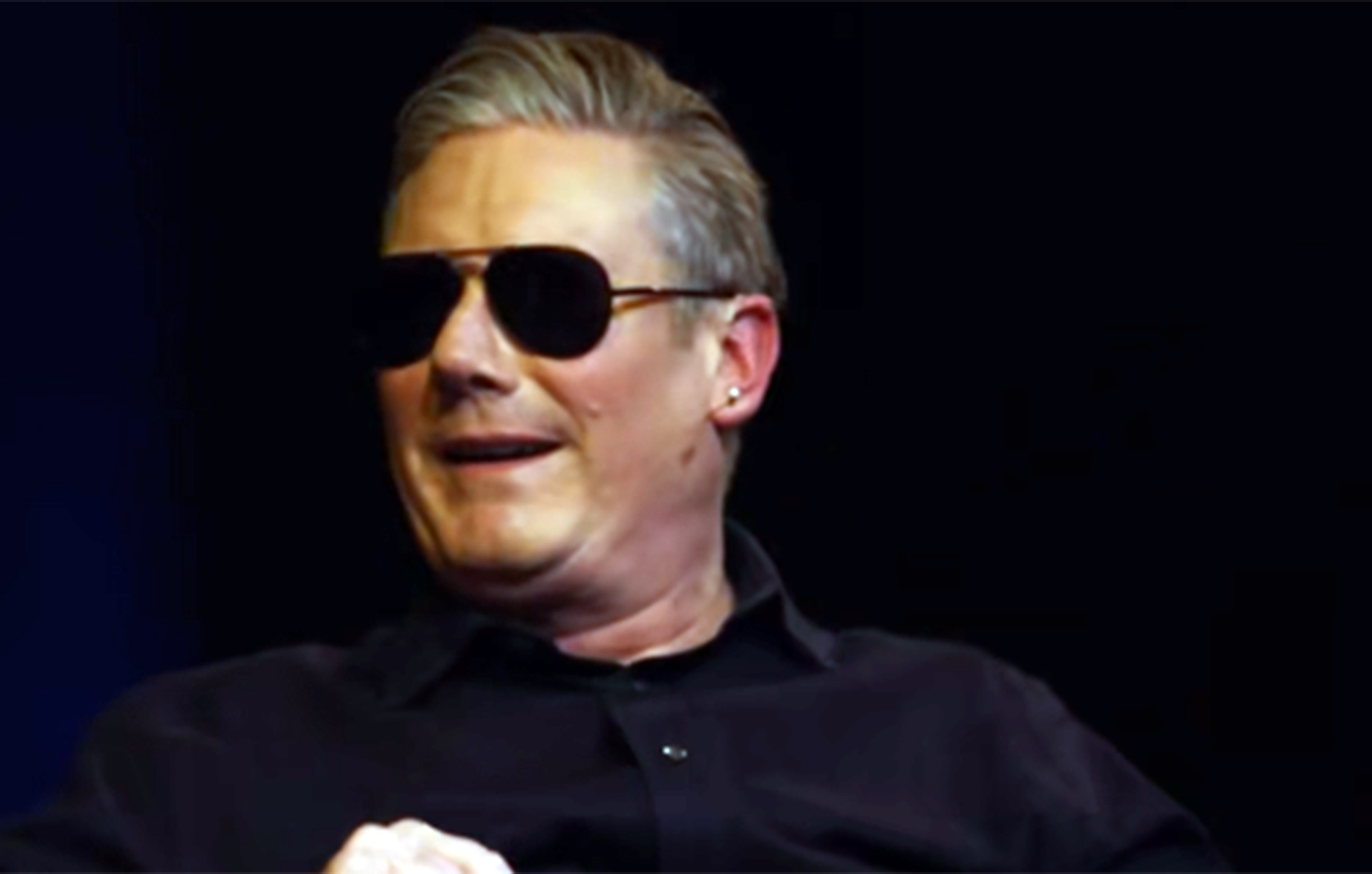 Το επικό τρολάρισμα του Στάρμερ στον Μακρόν &#8211; Φόρεσε μαύρα γυαλιά και άρχισε να μιλάει γαλλικά