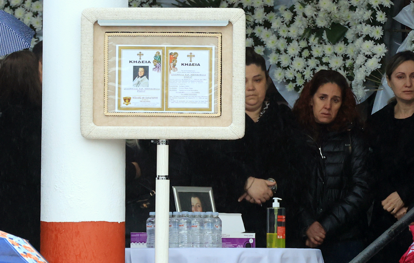 Σε κλίμα οδύνης κηδεύεται η 47χρονη Σταυρούλα που κάηκε στη «Βιολάντα» &#8211; Τραγικές φιγούρες η οικογένειά της