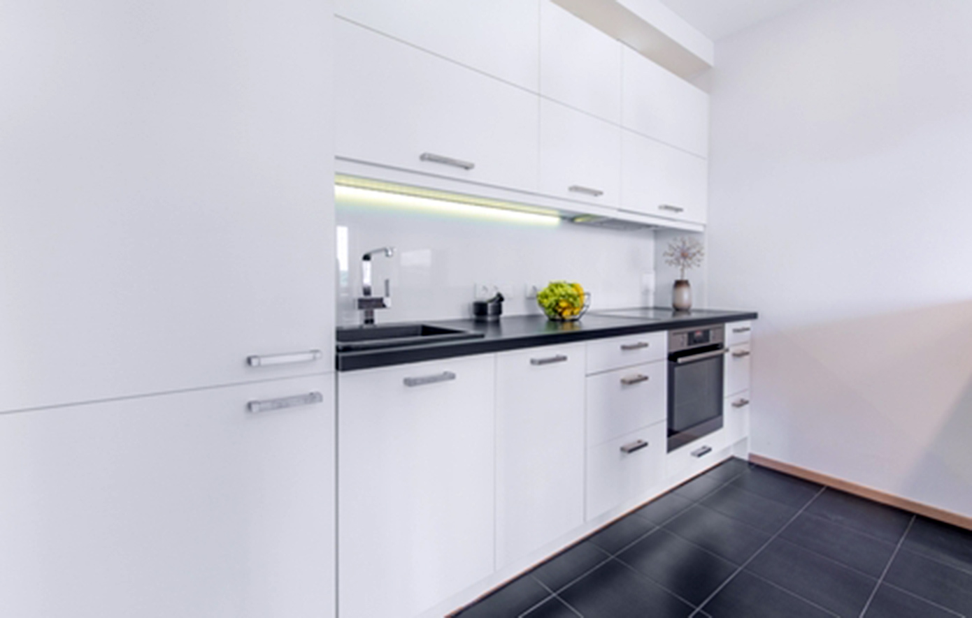 Τα 5 χρώματα στα ντουλάπια που δείχνουν μεγαλύτερη την κουζίνα σας