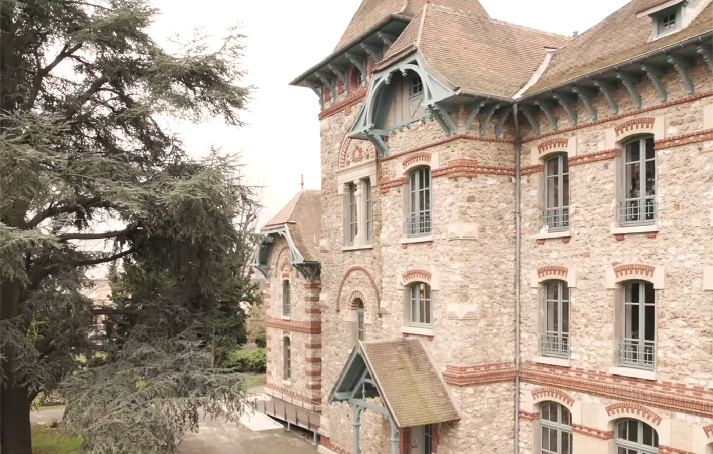 Το γαλλικό πανεπιστήμιο όπου εκπαιδεύονται οι νέοι κατάσκοποι και οι καθηγητές δεν γνωρίζουν τα ονόματα των σπουδαστών