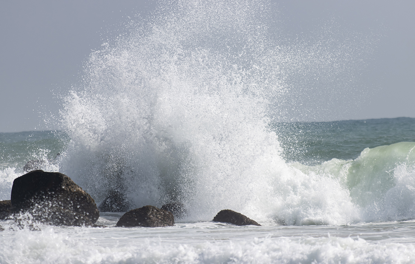 Θαλαμηγός διαλύθηκε στα βράχια στην Ελαφόνησο &#8211; Σώοι οι τέσσερις επιβάτες