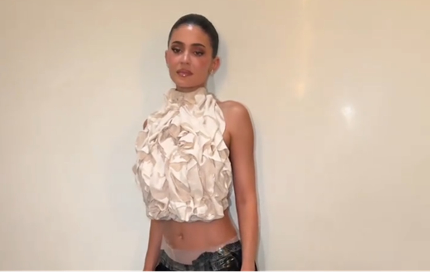 Κάιλι Τζένερ: Σπάνια δημόσια εμφάνιση χωρίς τον Τίμοθι Σαλαμέ στην πρεμιέρα του The Moment στο Λος Άντζελες