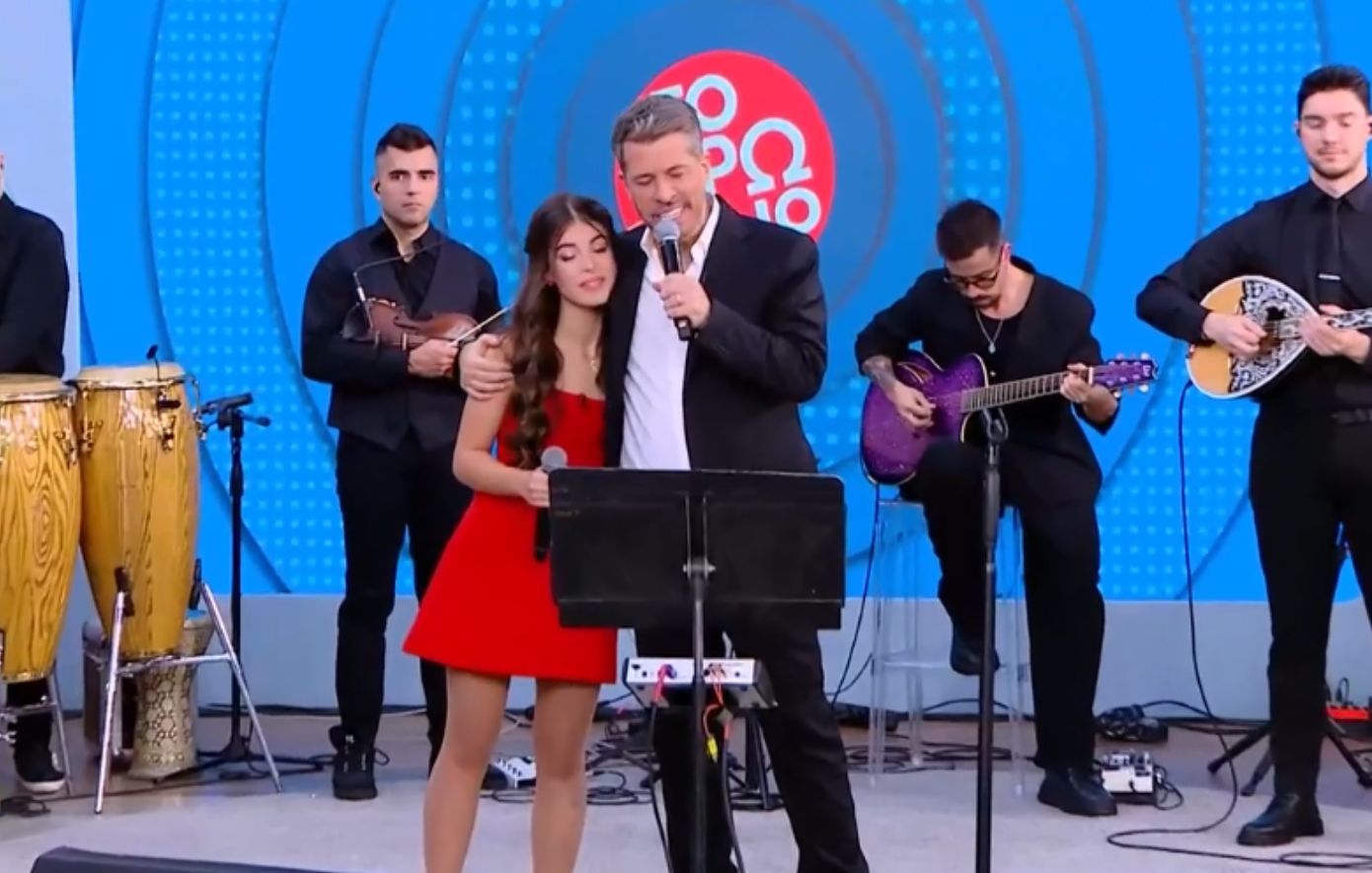 Η 13χρονη κόρη του Χάρη Βαρθακούρη και εγγονή του Πάριου έκανε το τηλεοπτικό της ντεμπούτο, τραγουδώντας στο πλευρό του πατέρα της