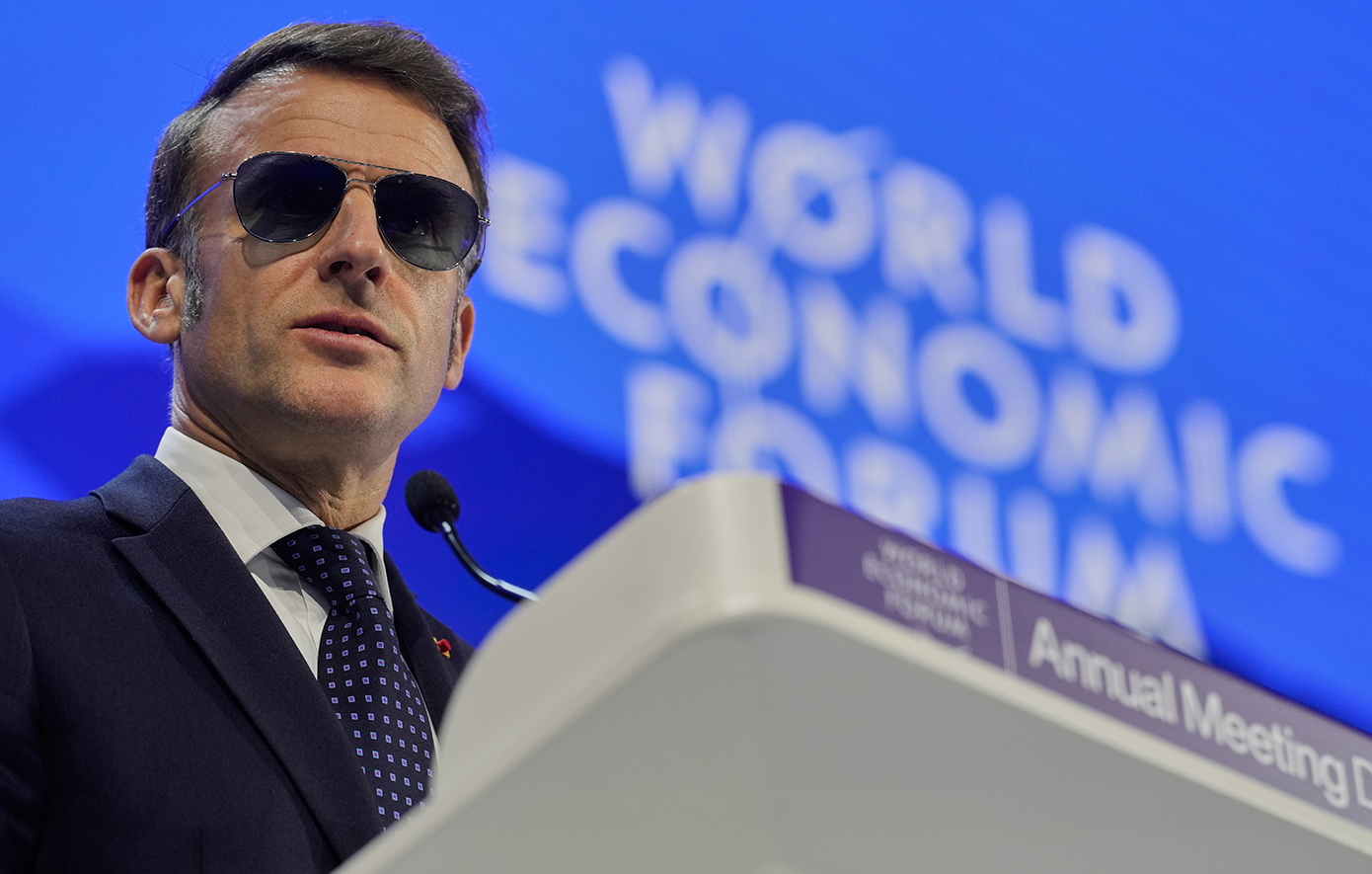 Οι γαλλικές αρχές εντόπισαν ρωσική καμπάνια παραπληροφόρησης που «έδενε» τον Μακρόν με την υπόθεση Έπσταϊν