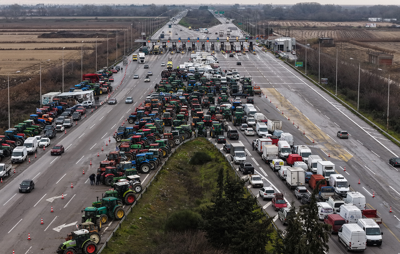 Ούτε βήμα πίσω οι αγρότες: Κλείνουν τα Τέμπη και τον Μπράλο, ζητούν συνάντηση με τον πρωθυπουργό &#8211; Τι λένε κυβερνητικές πηγές