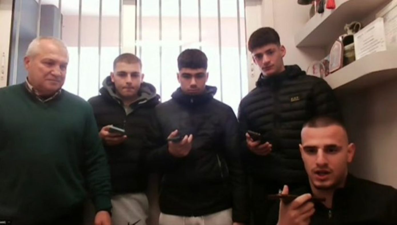 Μαθητές από τον Μαραθώνα έσωσαν δύο ηλικιωμένους από φλεγόμενο διαμέρισμα &#8211; «Δεν το σκεφτήκαμε καθόλου»