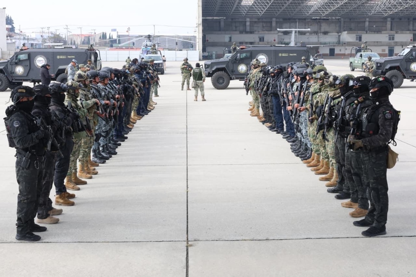 Το Μεξικό παρέδωσε 37 φερόμενα μέλη εγκληματικών οργανώσεων στις ΗΠΑ