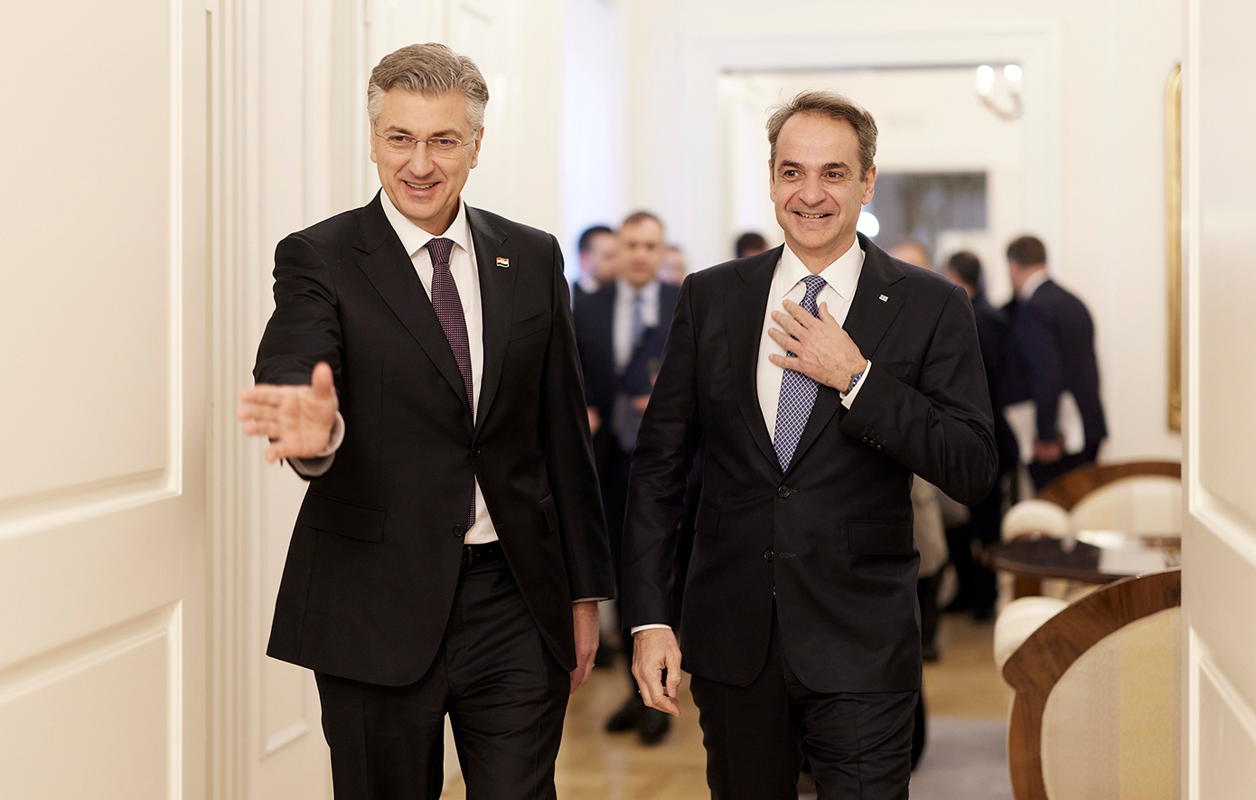 O Πρωθυπουργός Κυριάκος Μητσοτάκης συναντήθηκε με τον Πρωθυπουργό της Κροατίας Andrej Plenković στο Ζάγκρεμπ, όπου συνεδριάζουν σήμερα και αύριο οι ηγέτες του Ευρωπαϊκού Λαϊκού Κόμματος.