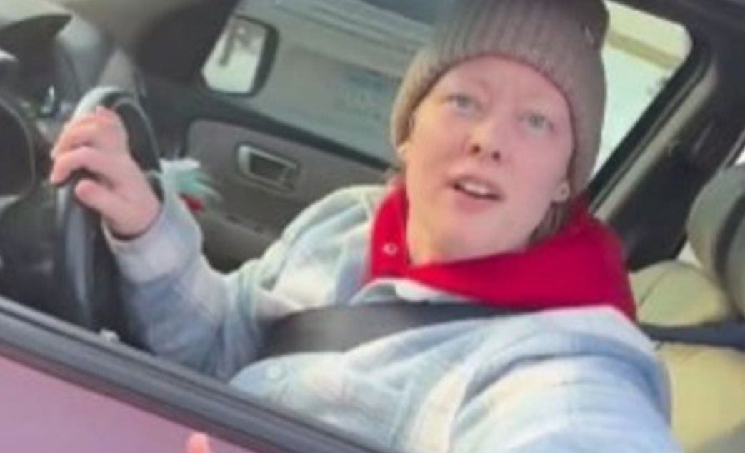 Νέο βίντεο από Μινεάπολη: Η 37χρονη που δολοφονήθηκε μιλά ήρεμα με τους πράκτορες της ICE πριν την τραγωδία