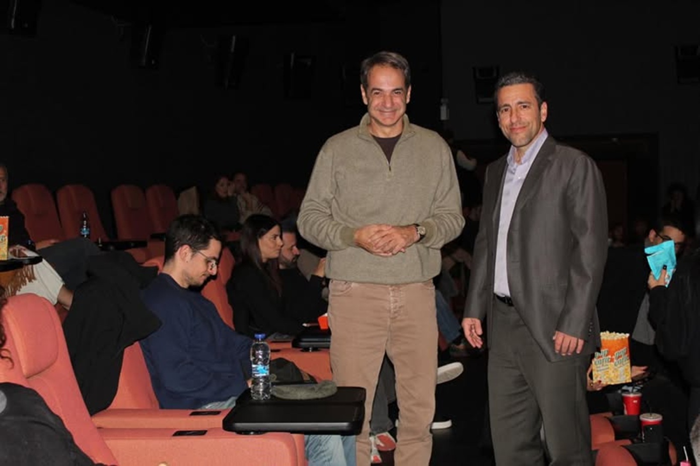 Ο Κυριάκος Μητσοτάκης είδε τον «Καποδίστρια» του Σμαραγή μαζί με τον γιο του Κωνσταντίνο &#8211; Δείτε την ανάρτηση του κινηματογράφου
