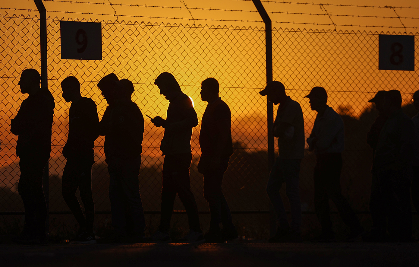 Η Ισπανία θα νομιμοποιήσει τα έγγραφα παράτυπων μεταναστών με στόχο την ώθηση της οικονομίας: «Προσφέρουμε αξιοπρέπεια και δίνουμε ευκαιρίες»