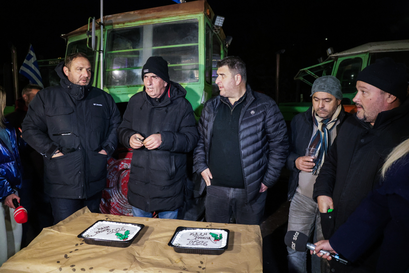 Αλλαγή του χρόνου στα μπλόκα έκαναν για πρώτη φορά στα χρονικά οι αγρότες ενώ ο χρόνος μετρά αντίστροφα για την κρίσιμη σύσκεψη στα Μάλγαρα