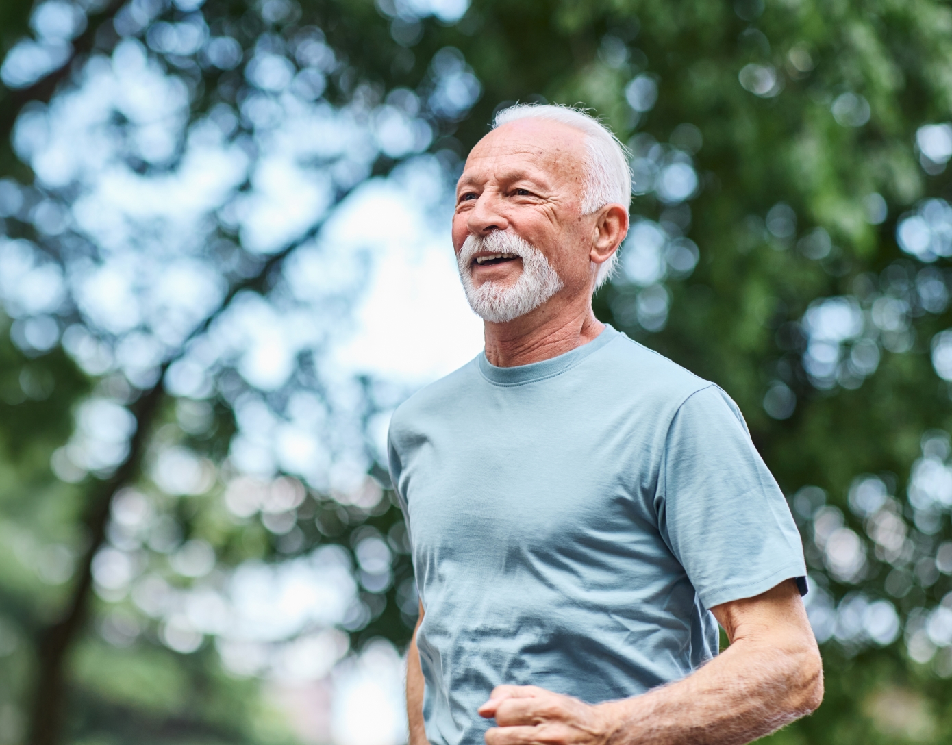 6 τρόποι για να σταματήσετε την απώλεια μυϊκής μάζας καθώς μεγαλώνετε — εκτός από το να σηκώνετε απλώς βάρη