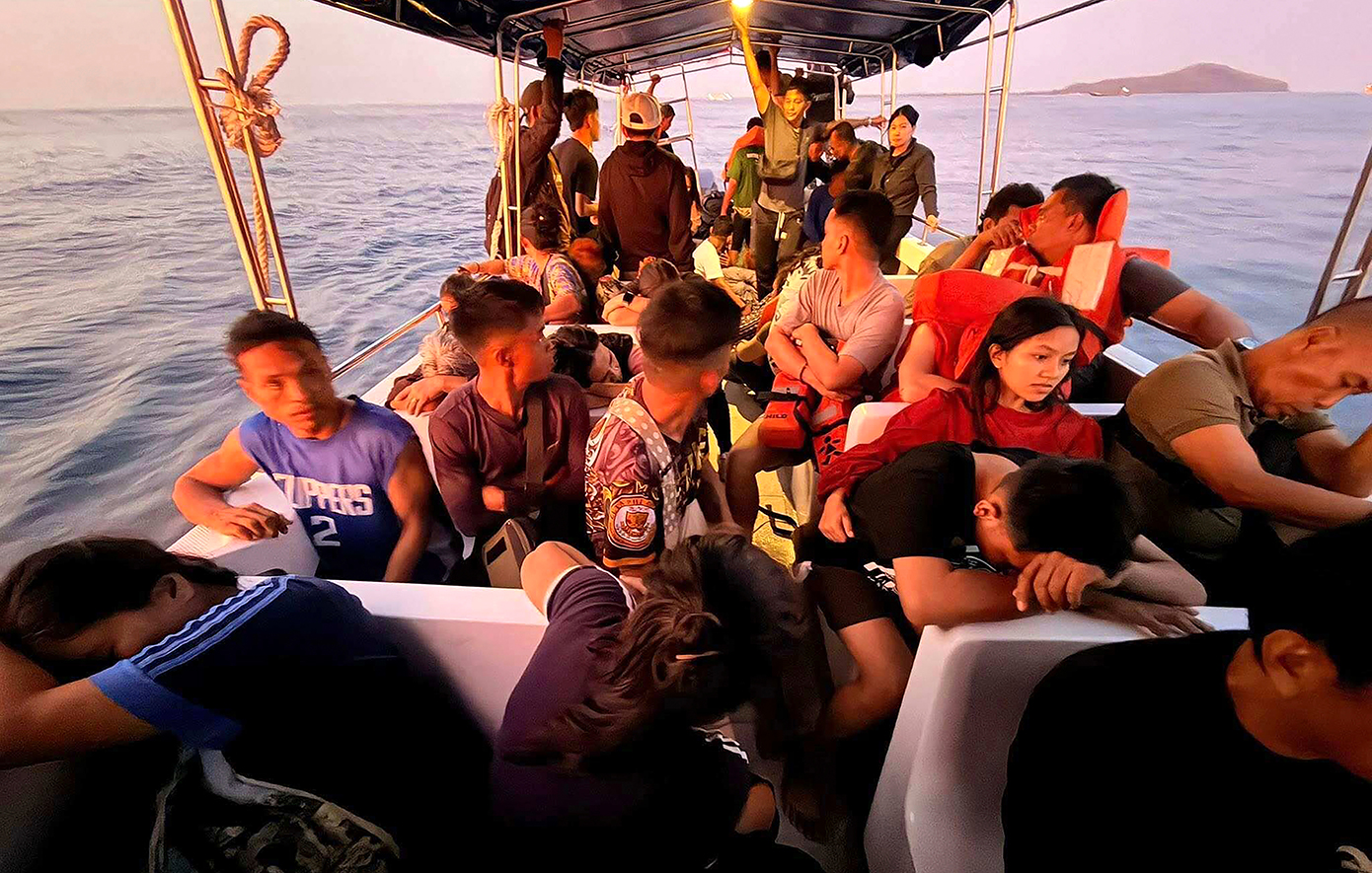 Τουλάχιστον δεκαπέντε νεκροί μετά τη βύθιση φέρι με 350 επιβάτες στις Φιλιππίνες