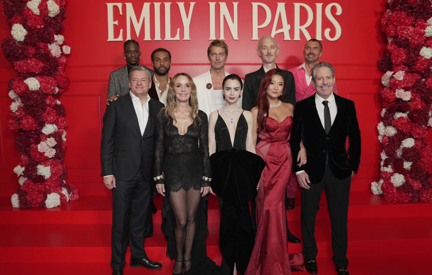 Σας λείπει το Emily in Paris; Η σειρά Younger στο Netflix είναι το ξεχασμένο… διαμαντάκι που ψάχνατε