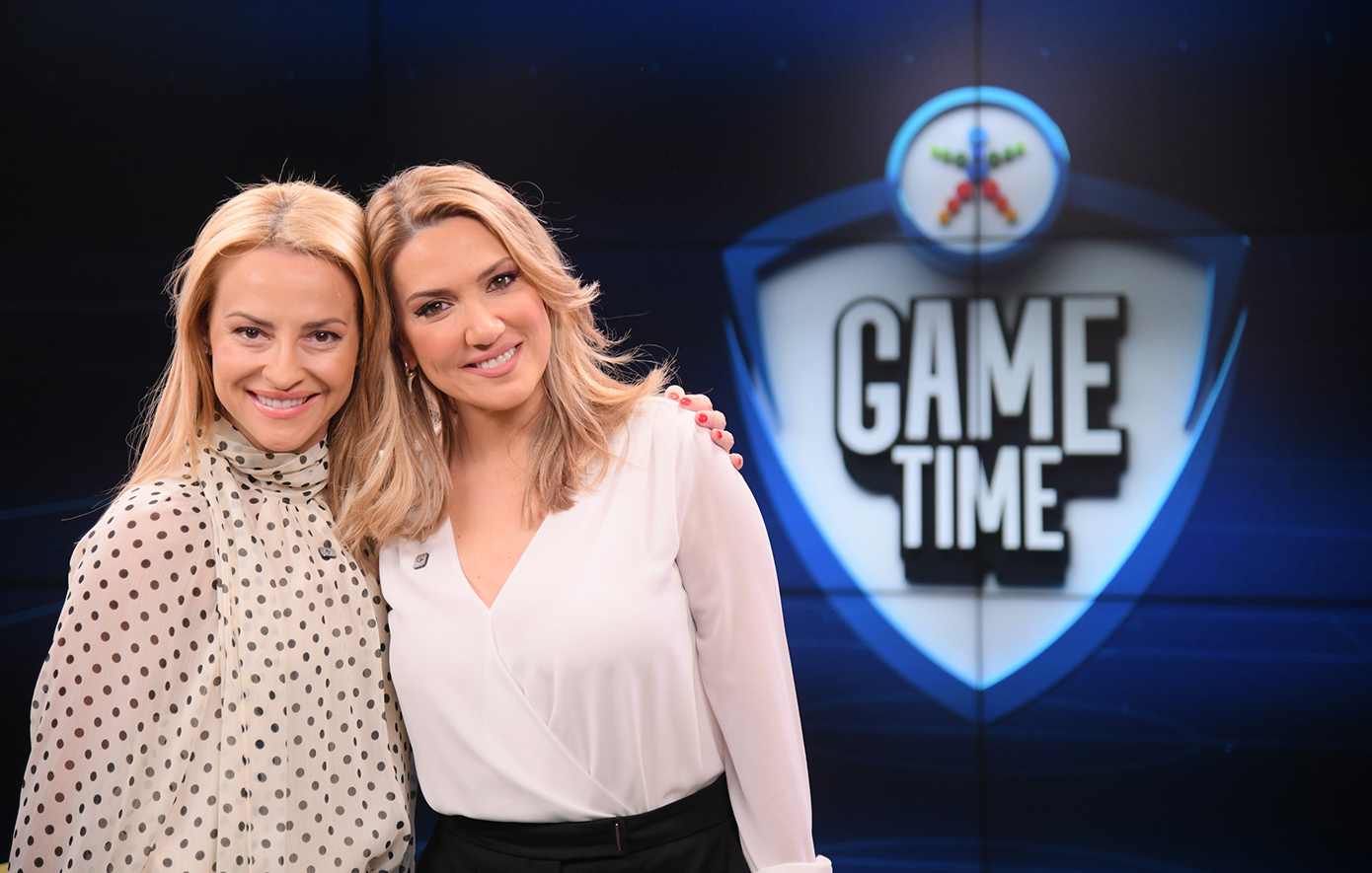 Η Έλενα Παπαβασιλείου βάζει γκολ στο ΟΠΑΠ Game Time με κλειστά μάτια