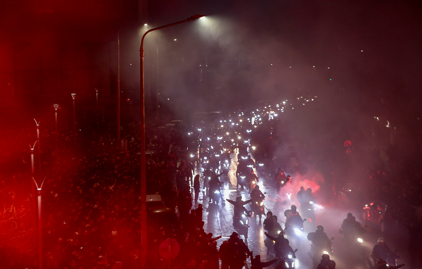 Με συνοδεία μοτοπορείας στην Τούμπα οι 7 σοροί των οπαδών του ΠΑΟΚ &#8211; Στο Παπαγεωργίου οι δύο τραυματίες