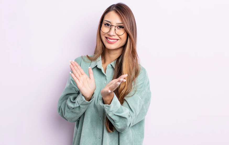 Πώς ξεκίνησε το χειροκρότημα και πώς καθιερώθηκε